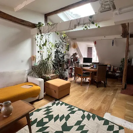 Bright, Cosy & Quiet 10th Arrondissement Appartamento *