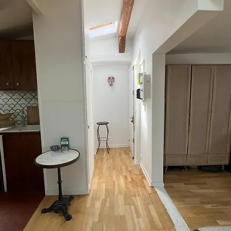 Bright, Cosy & Quiet 10th Arrondissement * Parigi